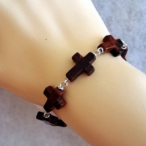 No Brand Jewelry - ❤️SALE❤️NWT Cross Bracelet Made in Czech Republic